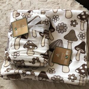 Deborah Connolly MUSHROOM Print Hand and Bath Towel Set